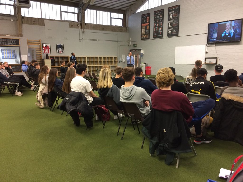 Lou Shoulder Meadows tweet media