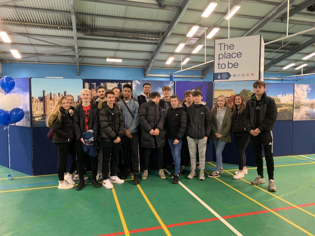 Lou Shoulder Meadows tweet media