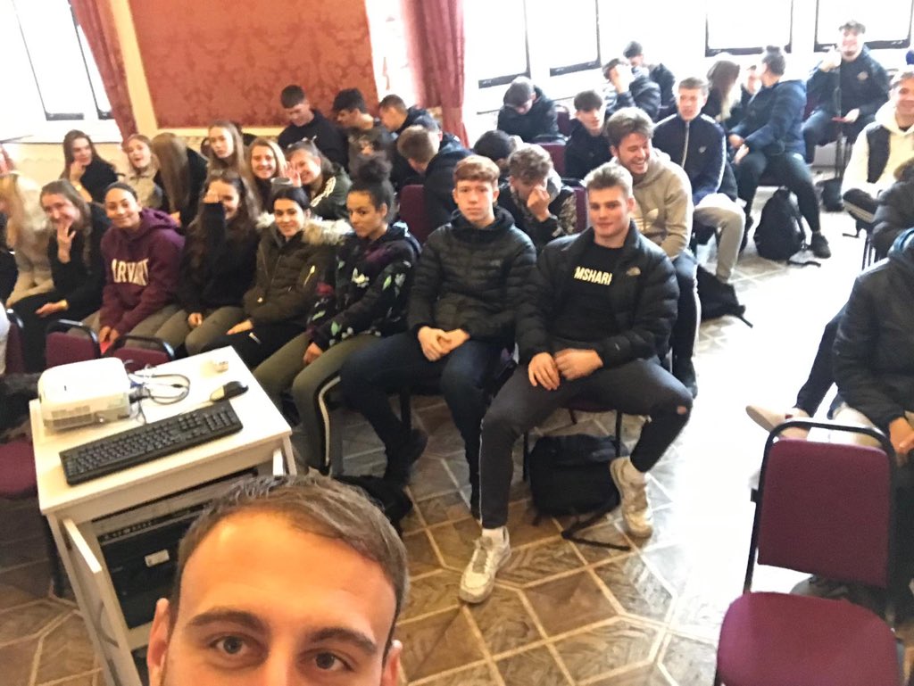 Lou Shoulder Meadows tweet media