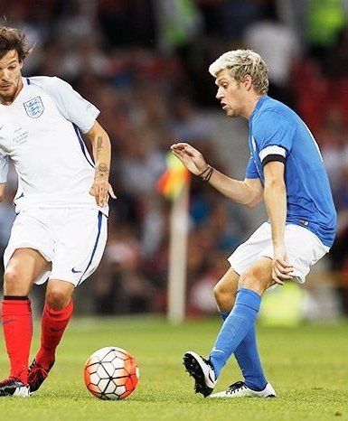 finallyfrcc's tweet image. Those who are left-footed and defend together, stay together ⚽️😛