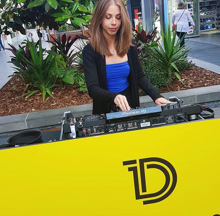 BrittanyLeo_'s tweet photo. Weekend Gigs 🎶😃
FRI: Spinnin' at one of my favs @leftbankmelb 4.30-9pm
SAT: Giggin' @thedistrictdocklands 12-4pm & @thesmithprahran 10pm-12
#gigs #weekend #music #singer #DJ #busy #Melbourne #districtdocklands #thesmith #Prahran #leftbankmelb https://t.co/R0Cvt3omlZ