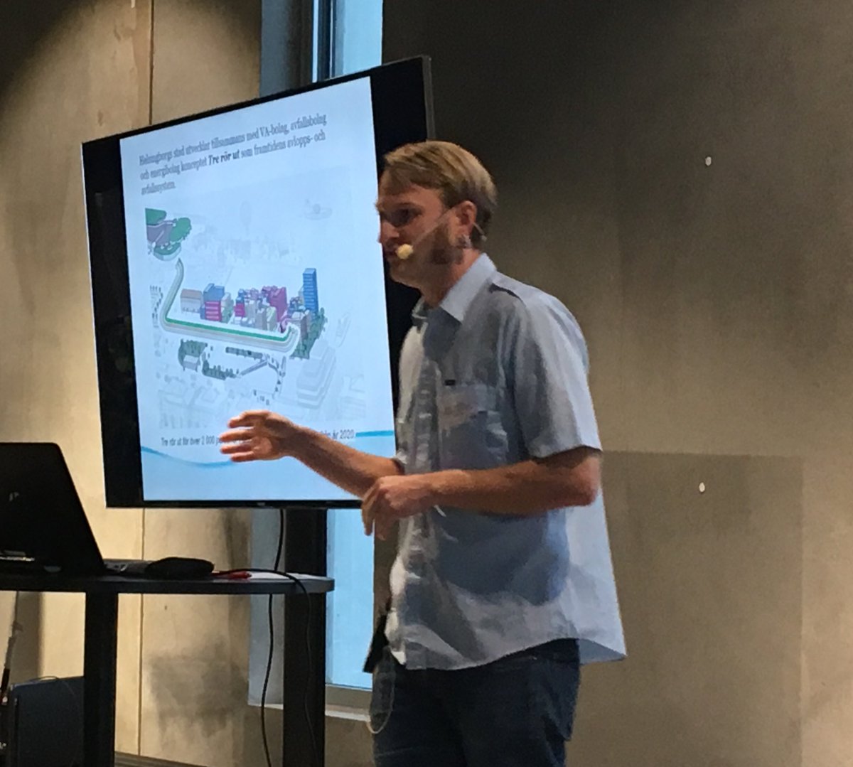 En vision för framtiden är att vi inte har reningsverk utan återvinningsverk. @HKjerstadius från <a href="/NSVA_AB/">NSVA</a> berättar om tre rör ut, källsorterande system och projektet #Rekolab tillsammans med <a href="/hbgstad/">Helsingborgs stad</a>.
