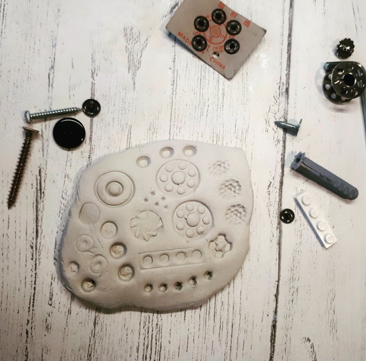 hub_makers's tweet image. #Printing #patterns&amp;amp; #textures into #clay 
#handcrafted #explore #discover #create #make #themakershub