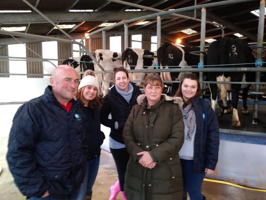 NSF_Agriculture's tweet image. Great to see our Beef and Lamb office team, Emma Sully, Erin O'Brien, Jenny Bennett, Polly Colgrove, lead by Roger Briddock, our Agriculture Manager, on an Oxfordshire farm seeing the job first hand. #farming #excellence #DaysOfOurLives