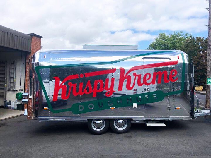 spencersigns's tweet photo. This one made us hungry! Vehicle livery service for @krispykremeUK @krispykreme on a @RocketCaravans. Proved very popular on the day! 🍩

#vehiclelivery #vehiclewraps #KrispyKreme #rocketcaravan #food #signage #bespoke https://t.co/GEYynHEdfc