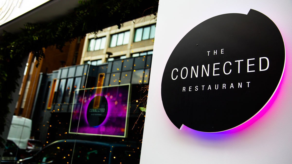 marcommnews's tweet photo. .@BoysandGirlsLtd, @ThreeIreland & @samsungireland Bring Loved Ones Together this #Christmas with First Ever #ConnectedRestaurant https://t.co/Wz8t2RYFsV @UNIT9 #digital #marketing #mobile #technology #experiential #food #beverage https://t.co/vZYMsYEMvX