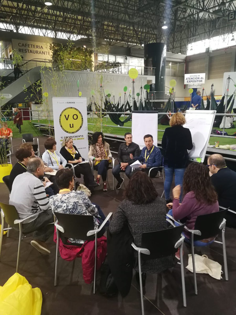 CEVGalicia2018's tweet photo. Onde estamos, como nos organizamos? Interesante taller que están levando a cabo @baezavic de @MovimientoxlPaz e @Mardelamaramate directora da @pvoluntariado 

#EnlázateaoVoluntariado #EnlázatealVoluntariado https://t.co/Y2cIiS8Sat