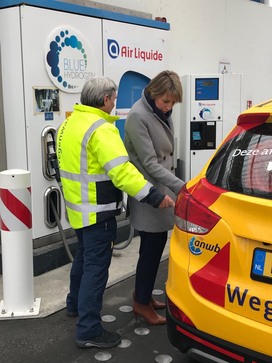 Top #service van de ⁦<a href="/ANWB/">anwb</a>⁩ op het Waterstofvulstation ⁦<a href="/ALBRANDSWAARDzh/">gem. Albrandswaard</a>⁩ . #energietransitie doe je samen ook in en en de Rotterdamse haven. ⁦<a href="/alicekrekt/">Alice Krekt</a>⁩ ⁦<a href="/deltalinqs/">Deltalinqs</a>⁩ ⁦<a href="/airliquidegroup/">Air Liquide Group</a>⁩