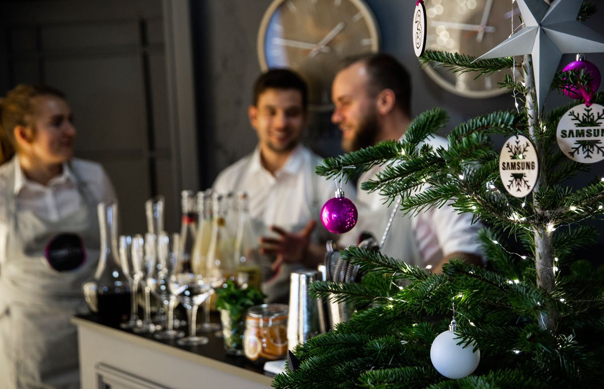 Lovely_Mobile's tweet photo. .@BoysandGirlsLtd, @ThreeIreland & @samsungireland Bring Loved Ones Together this #Christmas with First Ever #ConnectedRestaurant https://t.co/fbZNbSSpZB @UNIT9 #digital #marketing #mobile #technology #experiential #food #beverage https://t.co/QDTAK7aStm