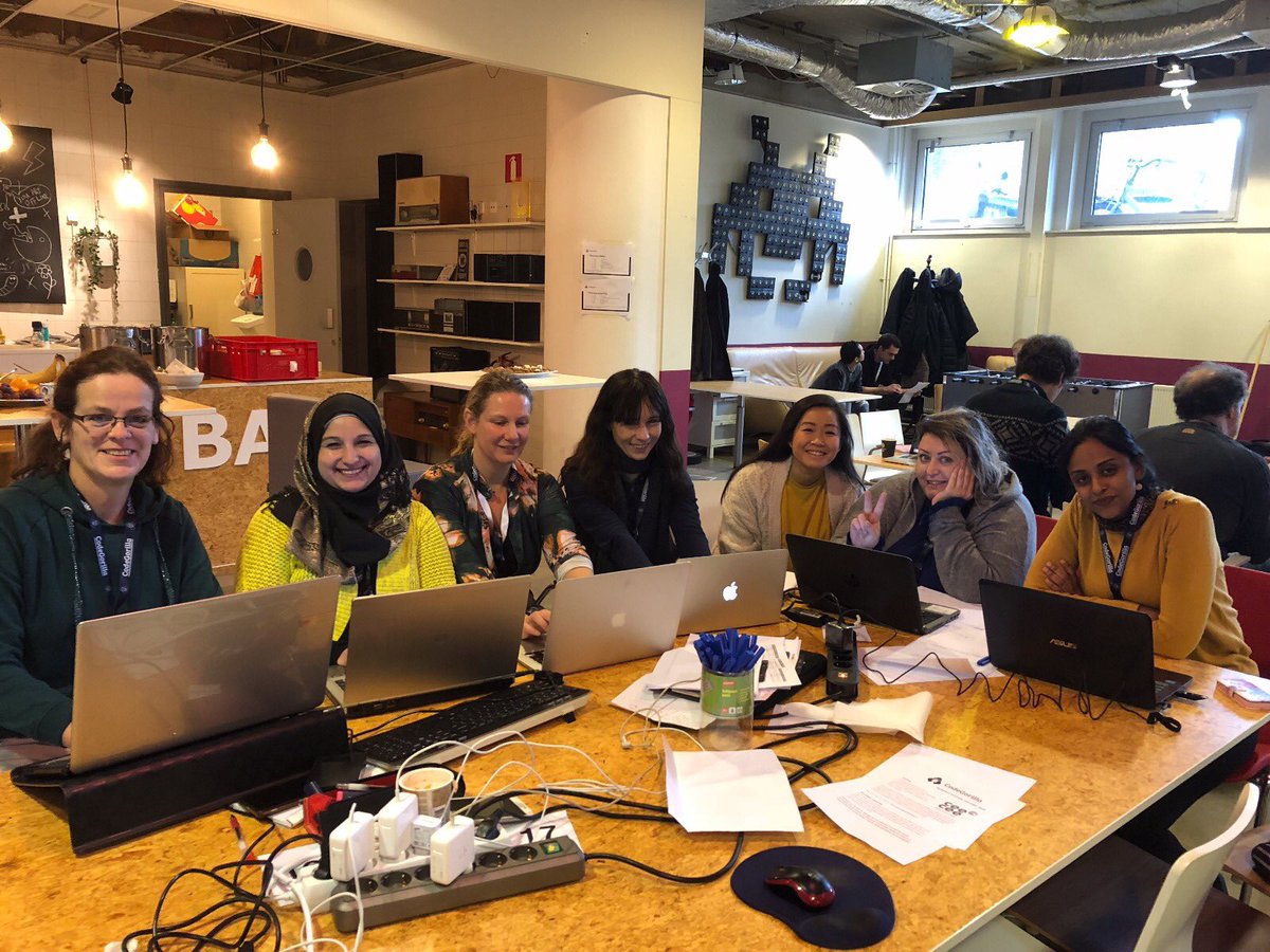 CodeGorillaNL's tweet image. Onze #Hackathon in #Enschede is vandaag van start gegaan en we hebben een compleet dames team! #GirlsWhoLikeCode #CodeGorilla #meer #vrouwen in #IT