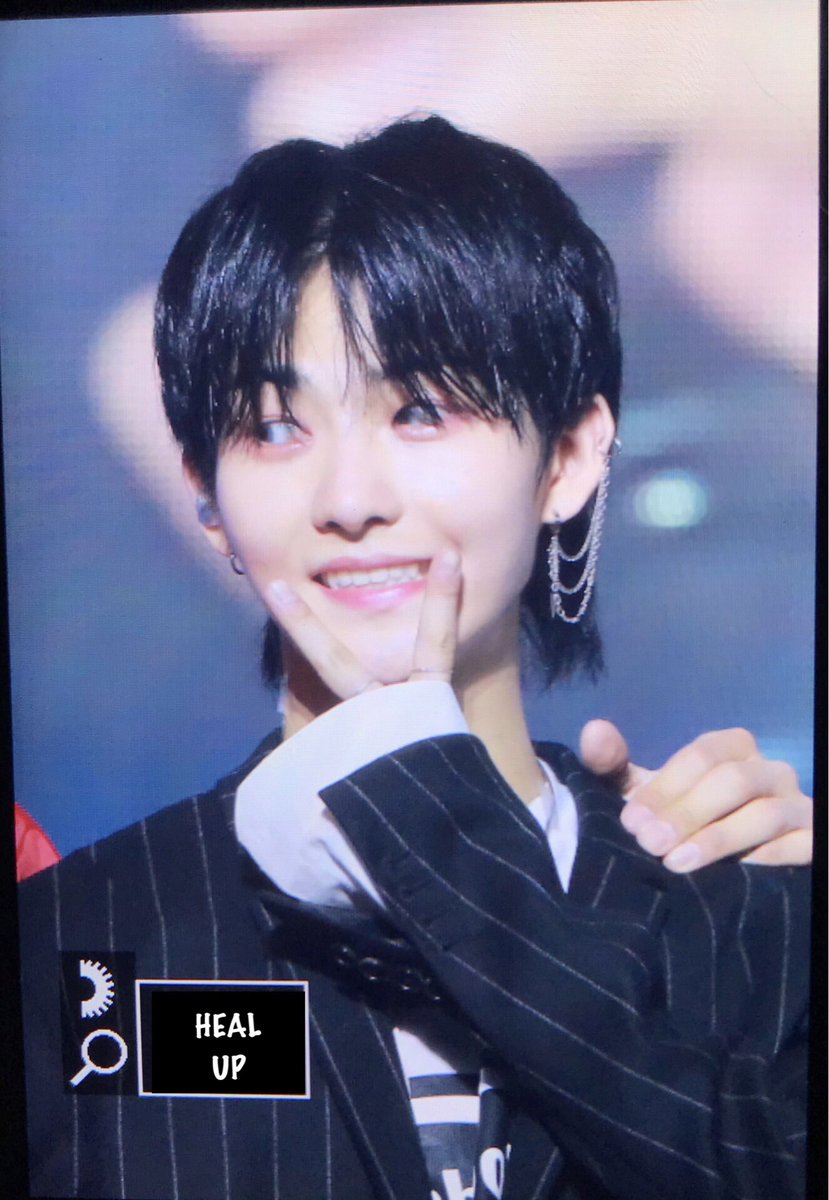 Healup_Hwall's tweet photo. 181129 컴백쇼케이스

#THEBOYZ #더보이즈 #HWALL #활 #허현준 #No_Air https://t.co/q48eVw5Mc7