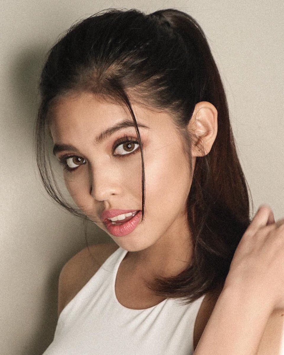 “Pocket full of sunshine ✨”

©️ instagram.com/p/BqwwlHBlEfP/…

<a href="/mainedcm/">Maine Mendoza</a> | #MaineMendoza