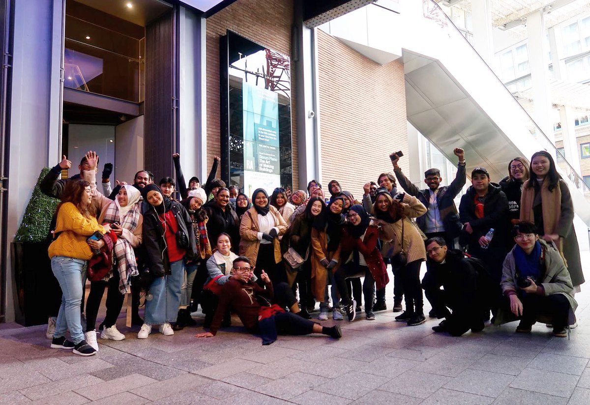 A group shot of our lovely #November group experiencing winter in London ❄️🙌