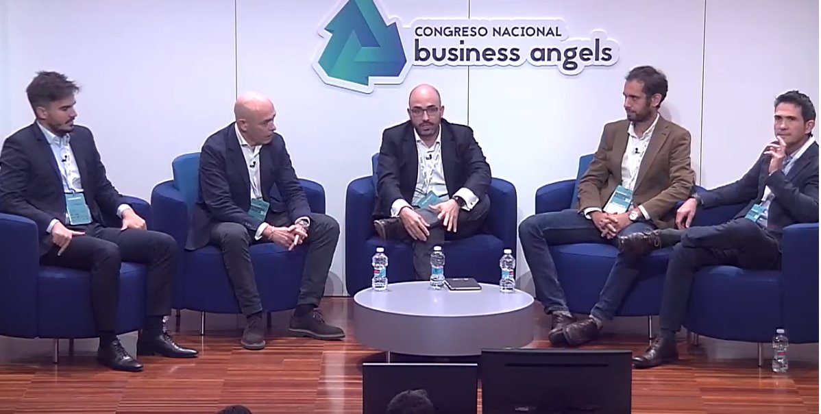angels_capital's tweet photo. [CORPORATE VENTURING EN ESPAÑA] 🏢 #CongresoBA18 

🗣️Modera @raulmirsa @dayoneCABK
- Alex Gonzalez (@angels_capital y @marina_empresas)
- @francescmunoz (@Cuatrecasas)
- @javidelakey (@Aquaservice)
- @raulmartincalvo (@Startup_VLC y @kmzerohub) https://t.co/SJoswCJarl