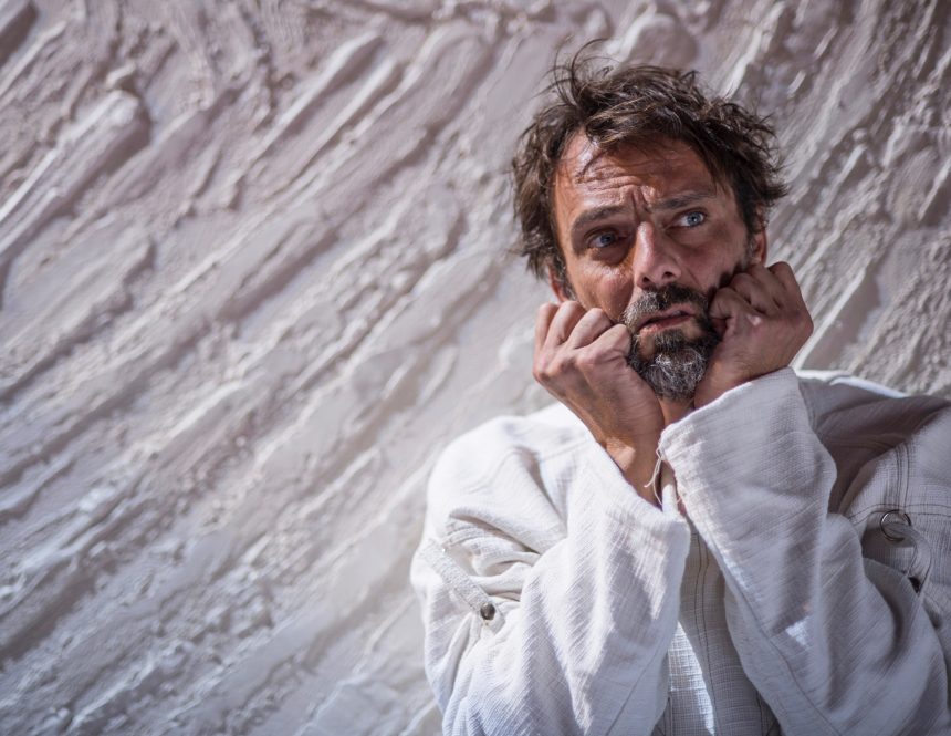 khoratwit's tweet photo. "Vincent Van Gogh - L'odore assordante del bianco" in scena fino al 2 #dicembre al @TeatroManzoni  di #Milano. 
Leggi le recensioni: https://t.co/hGW4XGcbGj 
#spettacoli #stefanomassini #alessandromaggi #alessandropreziosi #stefanobiscione https://t.co/etcsKma2VP