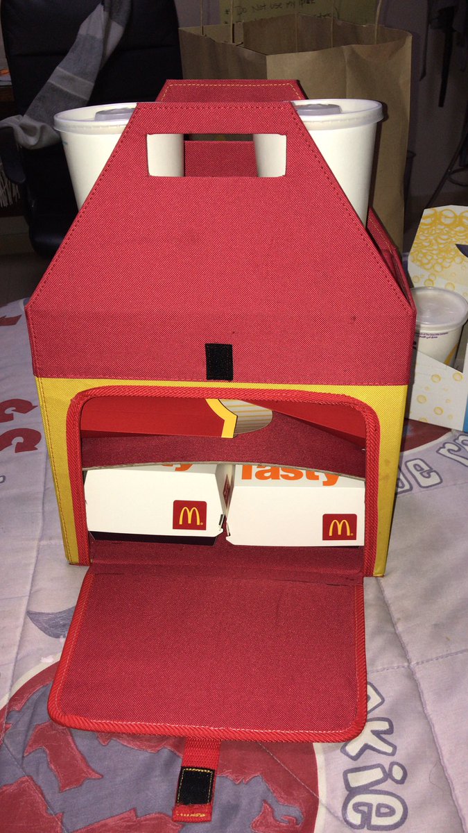 saifAlnaser6's tweet photo. The idea behind this package is that the customer could use it and take the food out because it is made up of cellophane,and washable fabric, although paperboard. So it can be re-usable and cost-effective and the nost important that it is environmentally friendly.@McDonalds https://t.co/IbsJHeBE3V