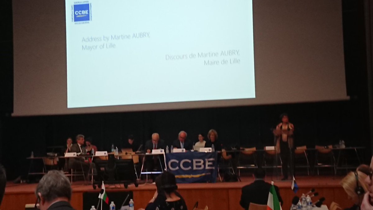 Apertura de la Sesión Plenaria de la Abogacía Europea <a href="/CCBEinfo/">CCBE</a> a cargo de la alcaldesa de #Lille <a href="/MartineAubry/">Martine Aubry</a> destacando la labor de la Abogacía en la defensa de los derechos y su función esencial en la sociedad #refugiados #Justicia vs #populismo #InteligenciaArtificial #UE
