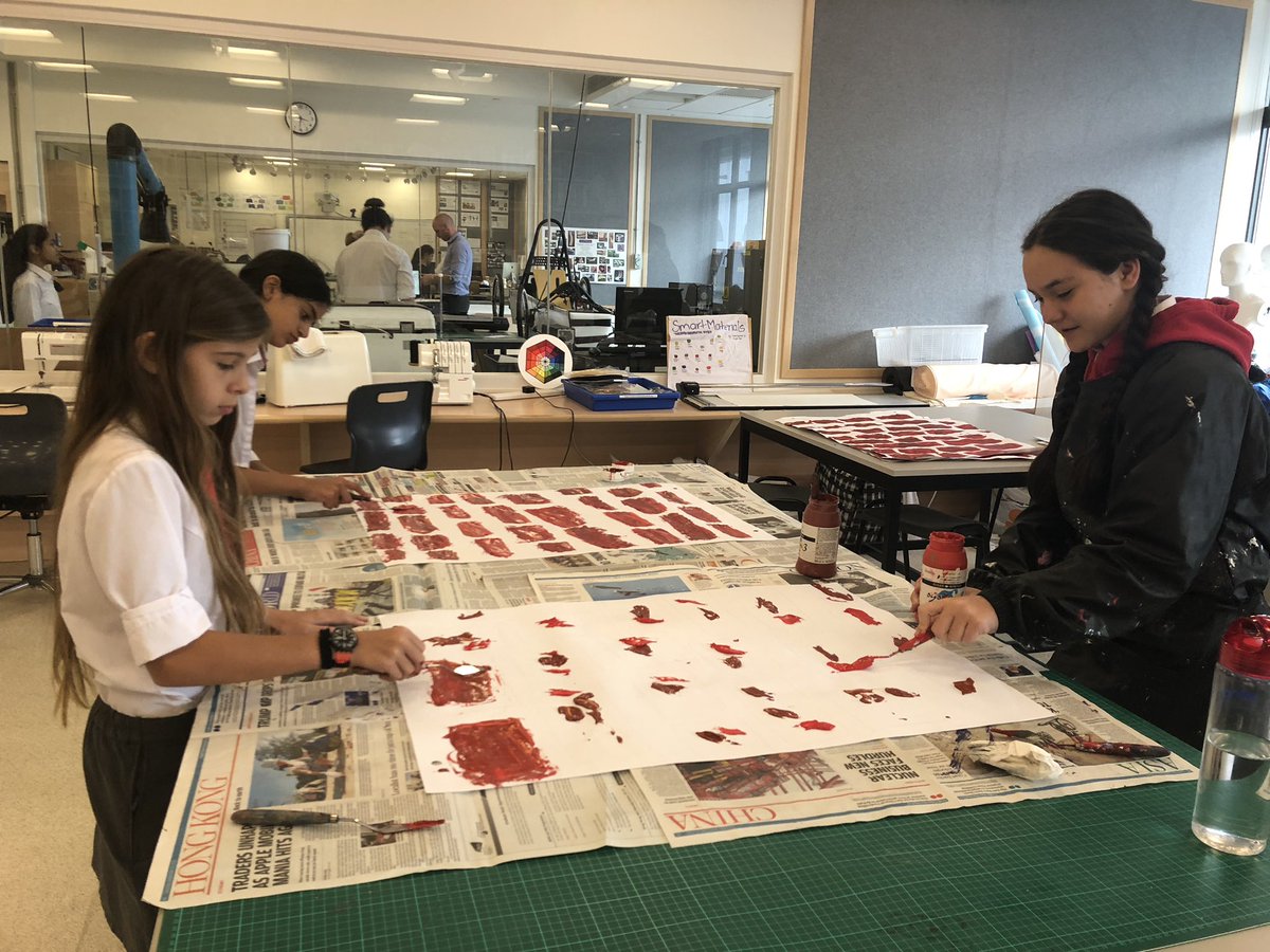 KellettDrama's tweet photo. 🎅🏽and his helpers are working hard to finish the #setandprops for the #schoolshow Don’t miss the show of the year! Grab your 🎫 https://t.co/IokEsb4RYg #drama #teamwork #eca @KellettSchool @Kellett_6Form @Kellett_Youde https://t.co/xi0KNgG3pR