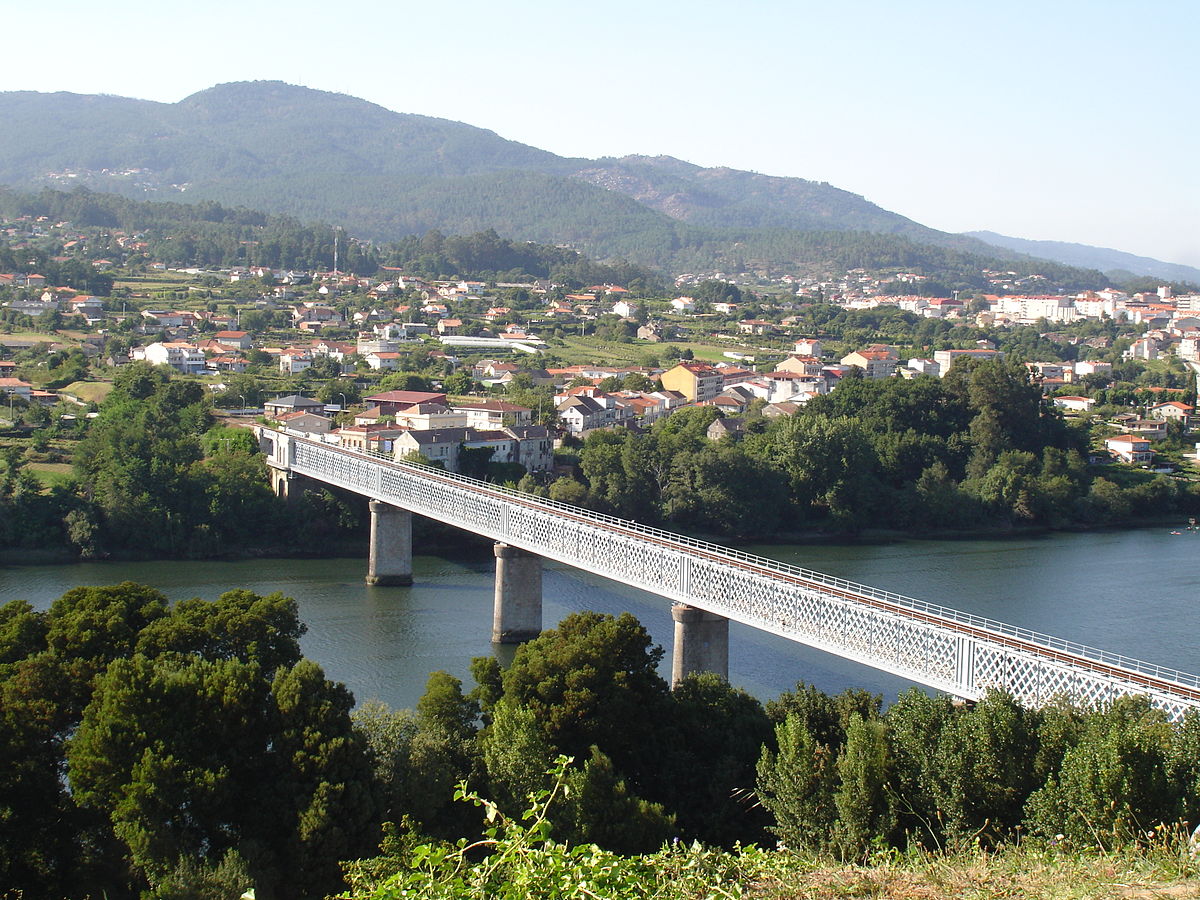 Vigo__e's tweet photo. #TalDiaComoHoy de 1879 se aprueba la construcción del puente internacional de Tui https://t.co/BHWI581eUP https://t.co/9YsJnyGYDC