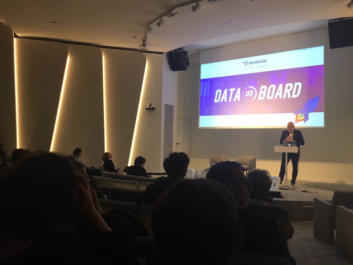 gkerbrat's tweet image. #TNP au sommet #DataonBoard de #OpenDataSoft à Paris rue de la Victoire. C’est parti.