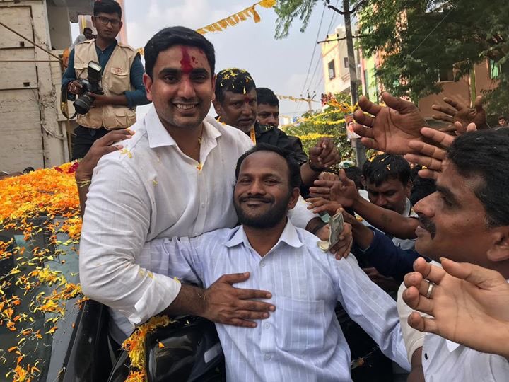 naralokesh's tweet image. During my tour of Markapuram in Prakasam Dist., met Ranga Reddy, a remarkable individual who came forward to donate Rs. 1000/- towards the noble cause of Anna Canteen which is satisfying the hunger of thousands of people. This is truly the moment of the day for me!