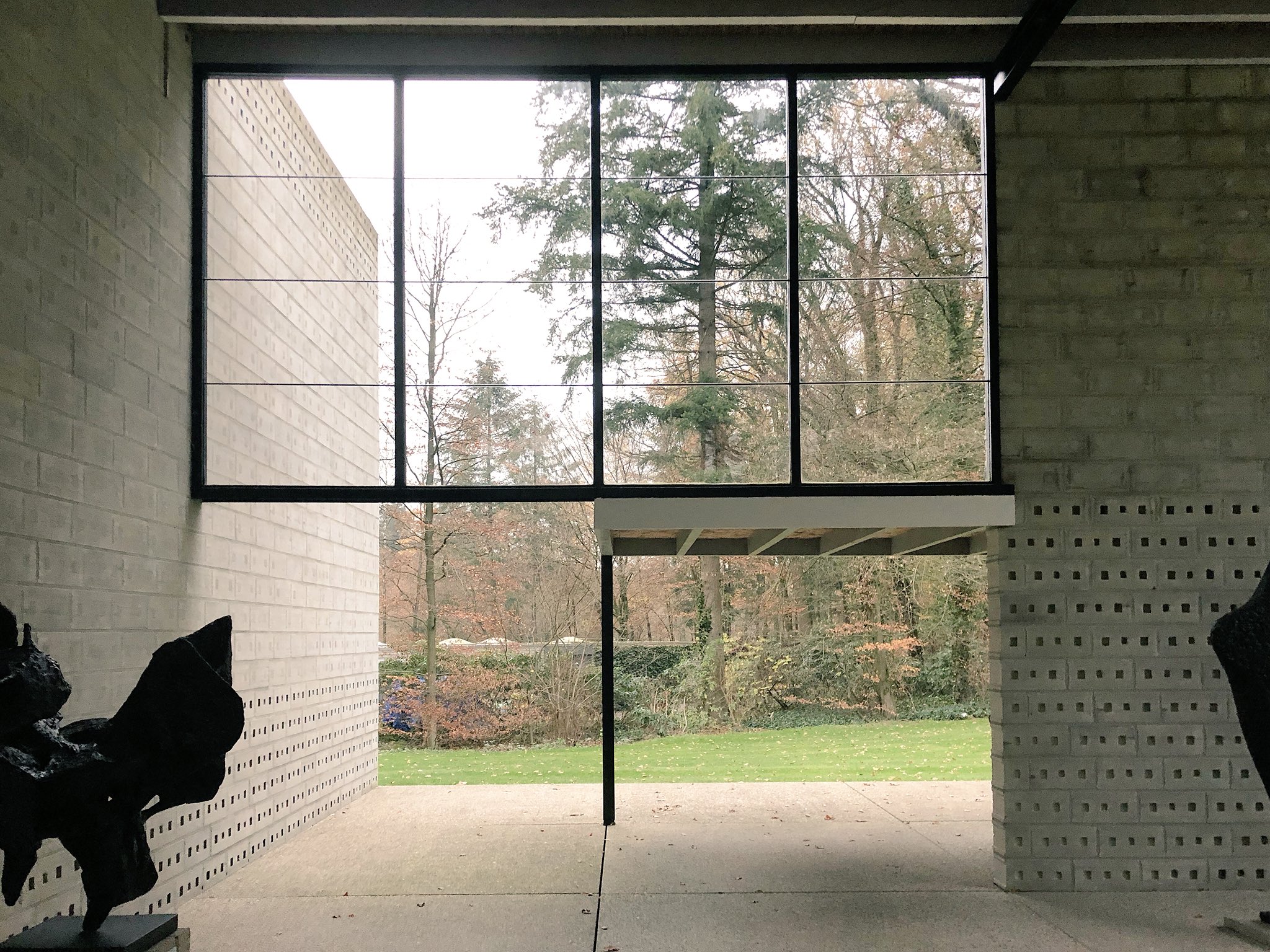 羽鳥 達也 Tatsuya Hatori Twitterissa クレラー ミュラー美術館のリートフェルトパビリオン 1955年に仮設建築として建てられて 1964年に再建 木 ブロック 鉄などの混構造 リートフェルト シュレーダー邸をrc造で作れなかったことは 逆に彼にとっては良かったん