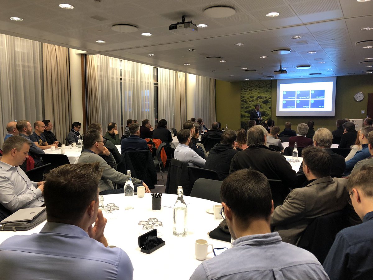 Smekkfullt á fundi um snjallar viðskiptalausnir framtíðarinnar. #dynamics365 #microsoft #framtíðinernúna