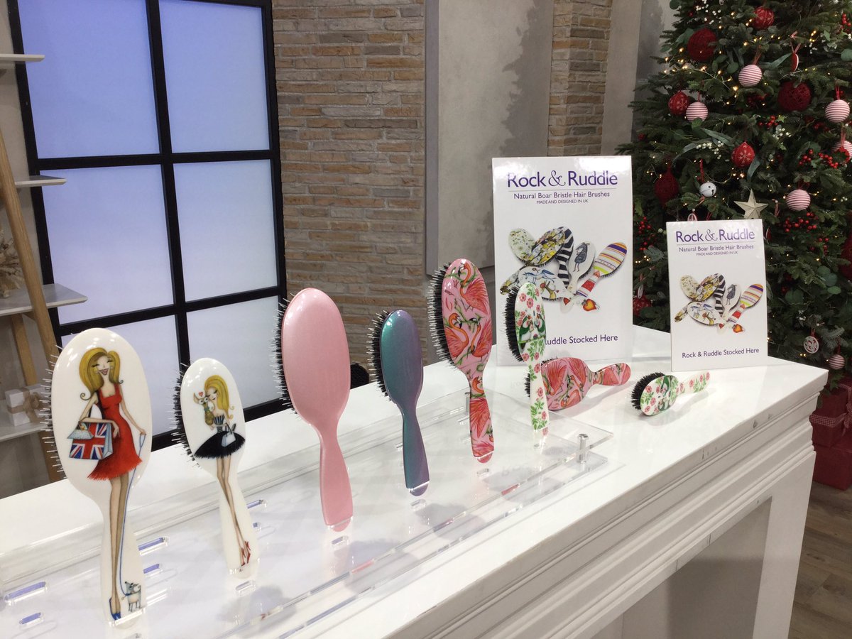 kathyolley1's tweet photo. Brand new on @qvcuk in five minutes - gorgeous high quality brushes that look stunning too - @rockandruddle_   Great gift idea but keep one for yourself - you get two in separate boxes https://t.co/iuiCkl5apV