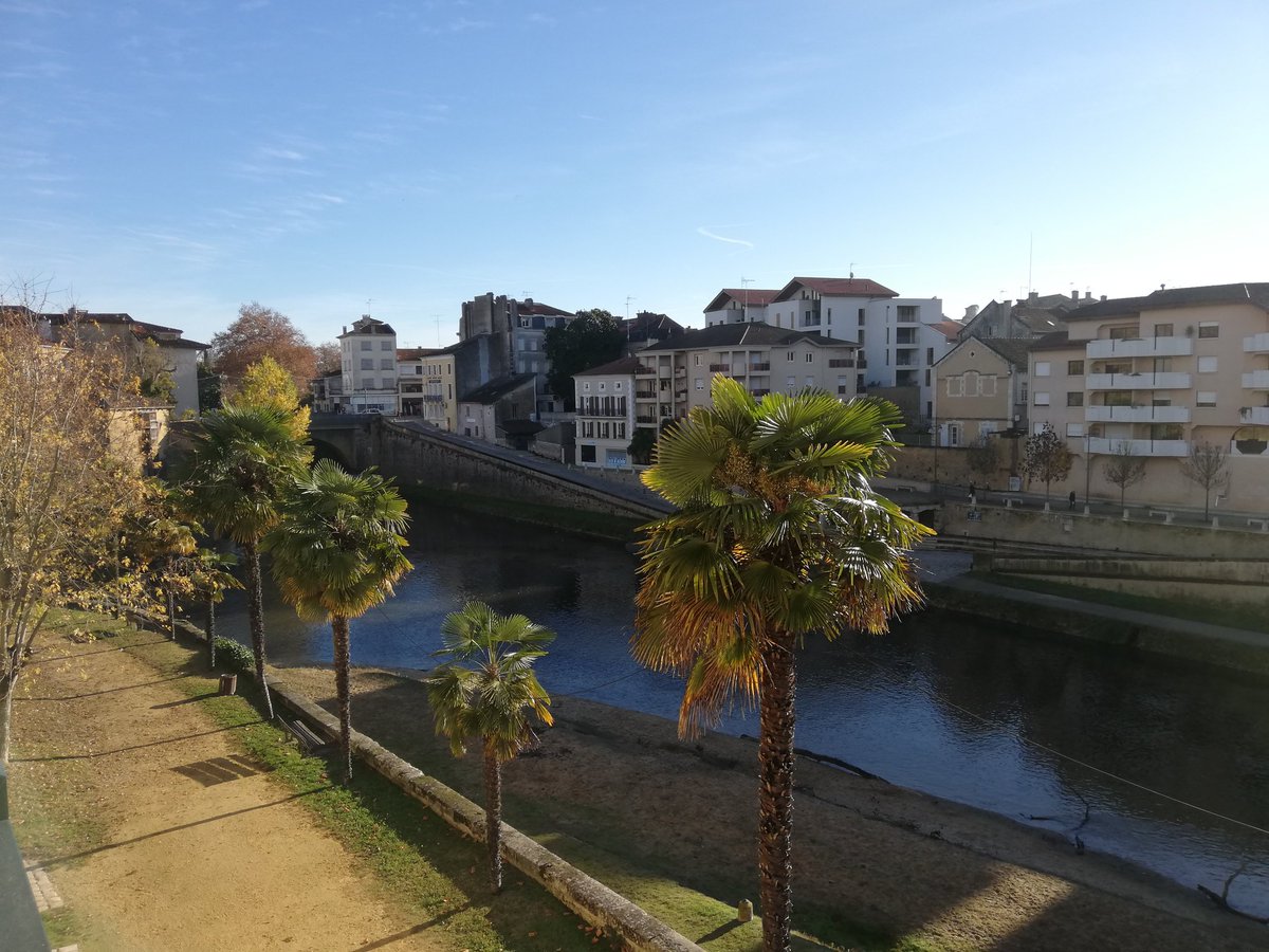 Cotebasquepeopl's tweet photo. En immersion dans les Landes pour de nouvelles aventures éditoriales ! Le #guideideal au cœur du Moun ! Sublime @villamirasol 💕 https://t.co/b793LTMbT9