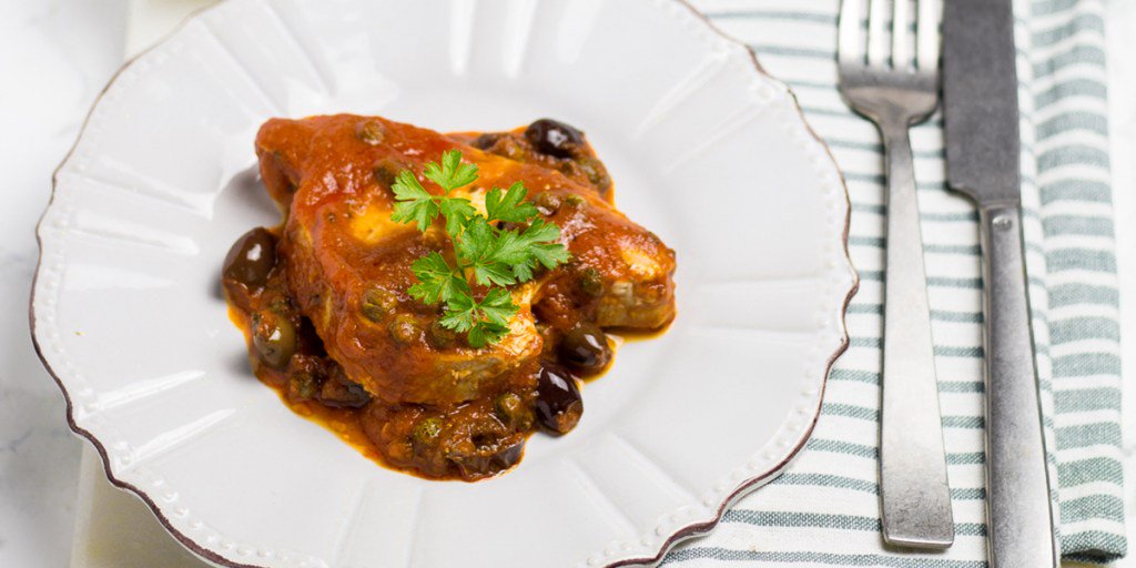 TONNO CON SUGO DI POMODORO, OLIVE E CAPPERI #LuisaAmbrosini #TacchiePentole #ricetta #ricette #food #foodporn glamouraffair.com/tonno-con-sugo…