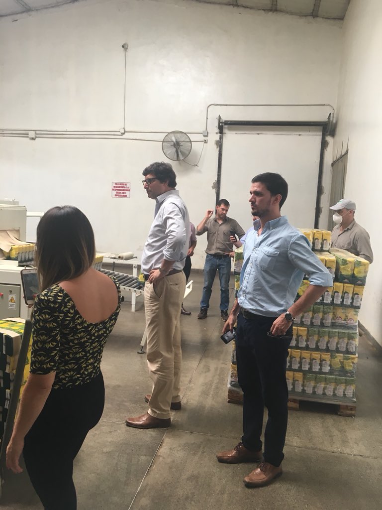 Carlota_PRO's tweet photo. Ayer recorrimos la Empresa Yerbatera Navar de Virasoro, con el Ministro de Industria @raulschiaviok 
Una empresa que crece y produce pensando que el 2019 será un año mucho mejor!👋 https://t.co/qTb3T5mrOa