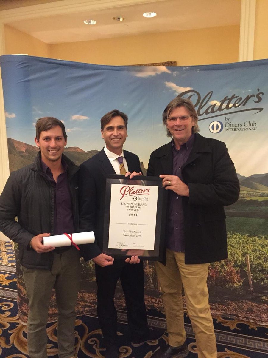 WOSA_ZA's tweet photo. Bartho Eksteen has recently become a member of the prestigious @CapeWinemakersG. @MaluLambert chatted to "The Sage of Sauvignon" about this accomplishment >>>  https://t.co/AhGhYDnmao  #WOSA #SAWineLegends @Wijnskool https://t.co/WFJowRi1kv