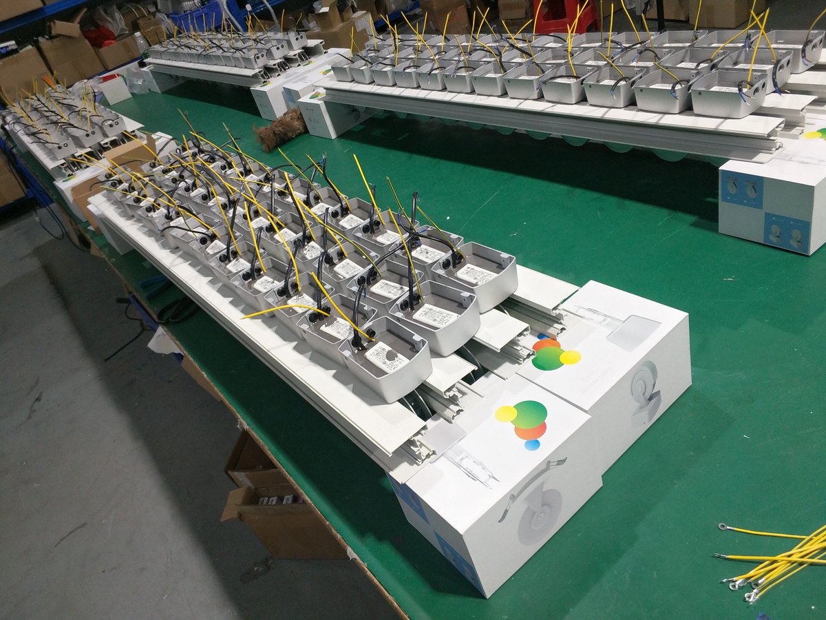 sam_Yuan_led's tweet photo. The window lights of 2000PCS should be finished by the end of 2018, so as to fuel the customer's delivery date
#WindowLamp #TrickLight #RGBW #DMX512 
info@auge-led.com;binyanyuan128@gmail.com; https://t.co/nCCgFE025P