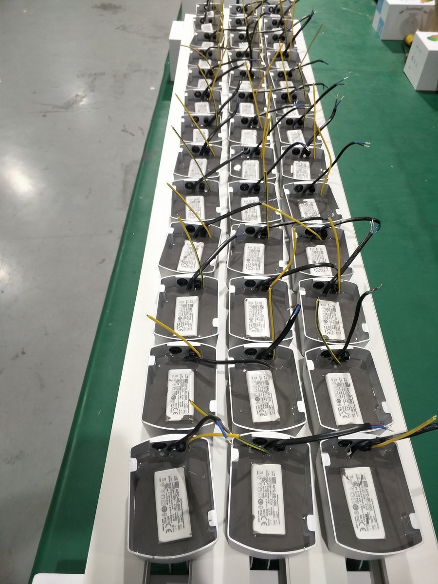 sam_Yuan_led's tweet photo. The window lights of 2000PCS should be finished by the end of 2018, so as to fuel the customer's delivery date
#WindowLamp #TrickLight #RGBW #DMX512 
info@auge-led.com;binyanyuan128@gmail.com; https://t.co/nCCgFE025P