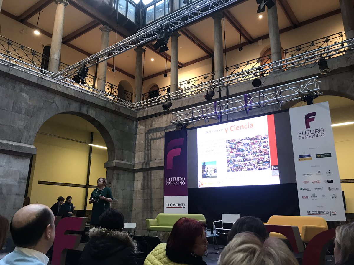 Disfrutando de ponencia de Rosa Menéndez en Futuro en Femenino #Ciencia #mujer #futuroenfemenino