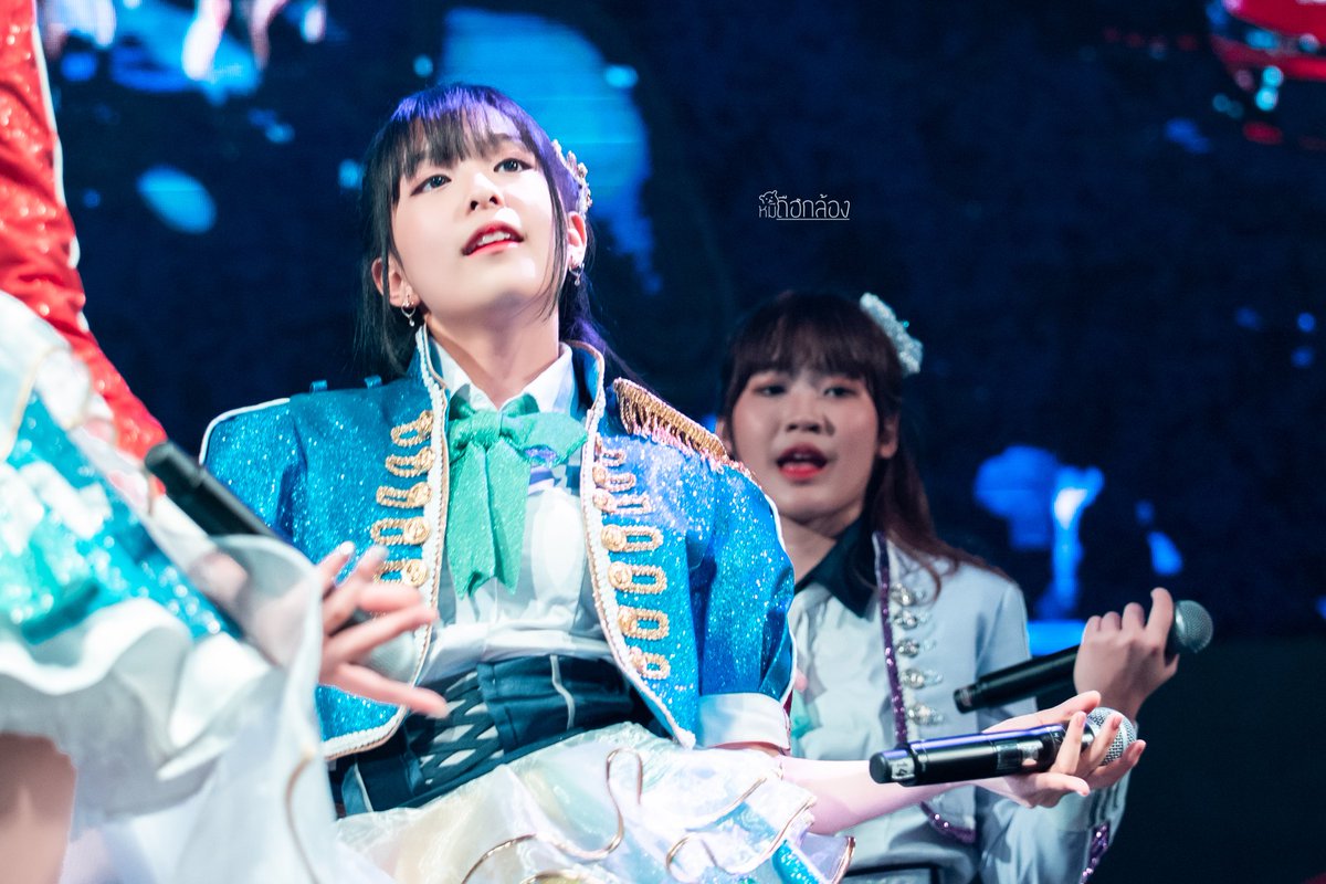 BearholdingCam's tweet photo. น้องหลีกแบบเข้มๆบ้าง 😆😆

[181125] #BNK48 #MewnichBNK48 Mini Concert @ TOYOTA Master CS:GO
#CSGO 
#ToyotaMasterCSGO https://t.co/1YN60M4bDa