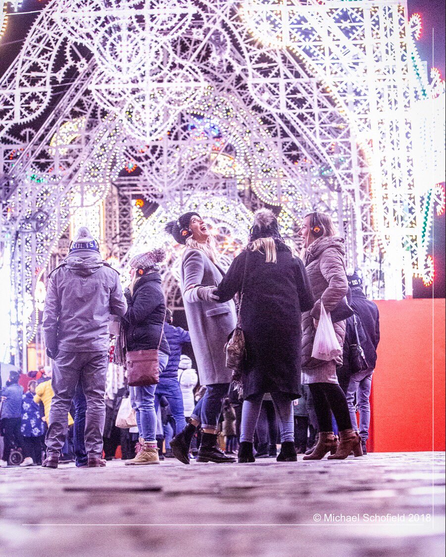 scofie65's tweet photo. Silent night #silentdisco at #edinburgh #streetoflight #edinburghchristmas #visitedinburgh #visitscotland #icu_scotland #insta #instascotland #canonphotography #photography https://t.co/8E6TOV9K6l