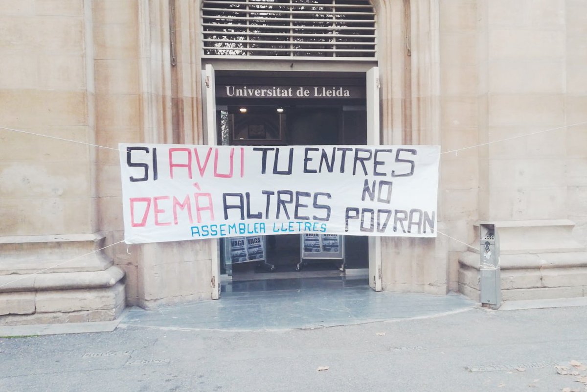 sepcUdL's tweet photo. ✊ Des de primera hora del matí el seguiment a la Facultat de Lletres de la vaga és de gairebé el 100%!

Seguim pagant, seguim lluitant! REBAIXA JA! 🔥 https://t.co/IiOtcATM0c
