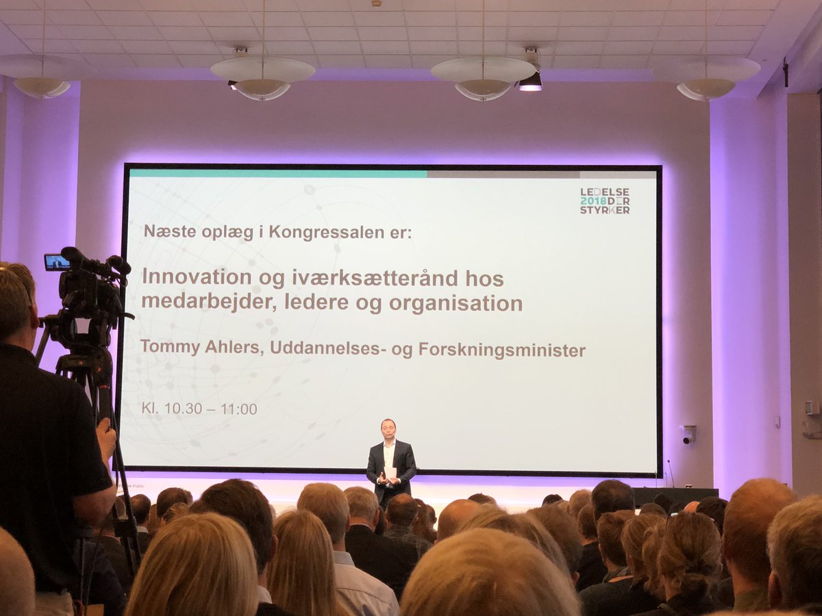 bjornborup's tweet photo. Minister Tommy Ahlers fortæller at snævre KPIer virker hæmmende for innovation i etablerede virksomheder #Ledelse18 #IDA https://t.co/6Kq1vBQ4tK