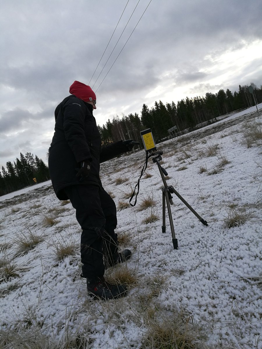 Vannaskommun's tweet photo. Var 7:de månad mäter miljökontoret bakgrundsstrålning. Det är kallt i Högås. https://t.co/GzCAQ71uAT