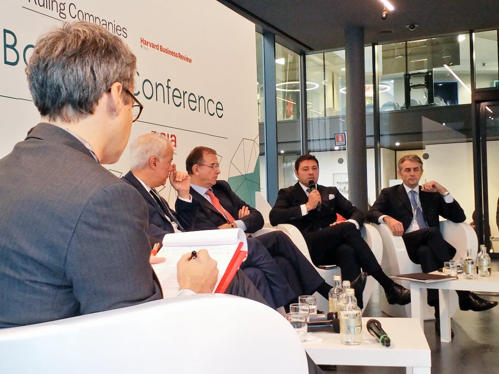LuissBusiness's tweet photo. È l’analisi dei #BigData che fa la differenza, perché consente di fornire informazioni commerciali più accurate. Maggiore è il livello di informazione, più cresce il valore | Claudio Carlo #Vernuccio, Chief Credit Management Officer #doBank e CEO #Italfondiario #ItaBanking2018 https://t.co/6JPKhndcd7