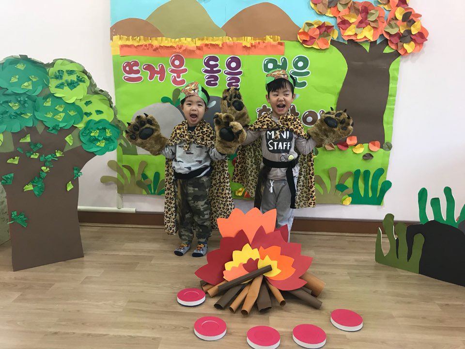 <2018.11.20 특성화  프로그램 동화  Story 팡팡 “뜨거운  돌을  먹은  호랑이> 호랑이에게  뜨거운  돌을  던져요~ 호랑이가  되어  데굴데굴  굴러봐요~ 동극으로  표현해요~ 나만의  Hot 케이크를  만들어봐요 등  다양한  활동으로  더욱  즐거웠던  오늘~💕💕