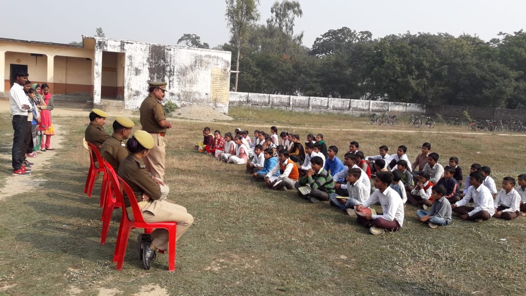 budaunpolice's tweet photo. हेलमेट का करें उपयोग.......नियम पालन में करें @budaunpolice का सहयोग...
#TrafficMonthUP के दौरान #budaunpolice द्वारा स्कूल/कॉलेजों में कार्यशाला आयोजित कर #SavdhaniHiSuraksha यातायात नियमों के प्रति जागरूक किया गया
@Uppolice @adgzonebareilly @igrangebareilly @PremPrakashIPS https://t.co/UKTjVLYIFs