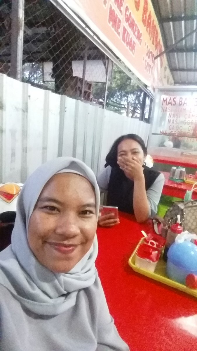 RzkyfAl's tweet photo. Karyawan juga manusia, butuh makan dan incentive tambahan 😂😂😂😂😂 https://t.co/uqSpNSuAzc