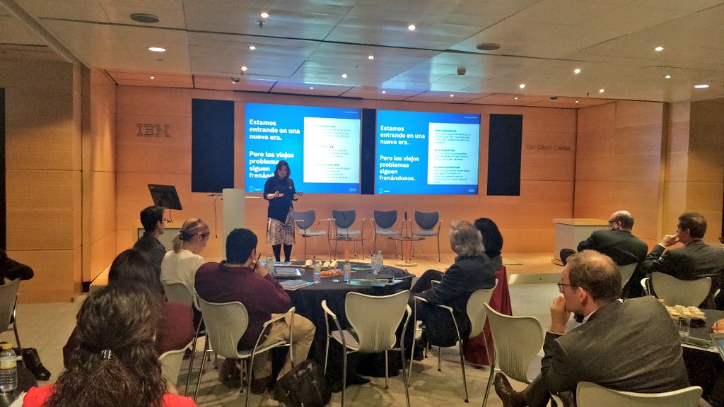 morenariz's tweet photo. #SupplyChain40 @olguita1972 #Blockchain @Maersk ha logrado que más de 150 compañías operen en su plataforma, optimizando el transporte de mercancías en todo el mundo. Encuentro #IBMES y @CELlogistica https://t.co/AGfl6DJI3i