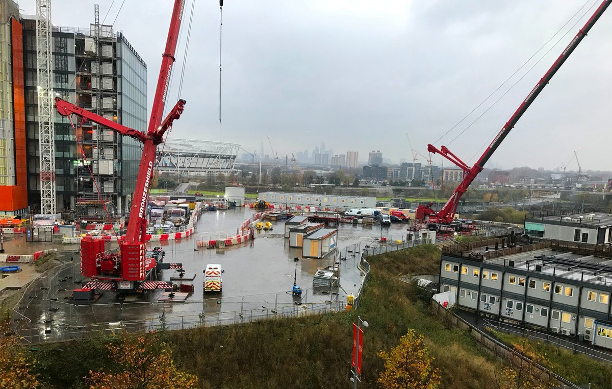Great shot of our Ltm 1500-8.1 Liebherr and Ltm 1350-6.1 Liebherr relocating a modular building in Stratford #cranes #bronzeshield