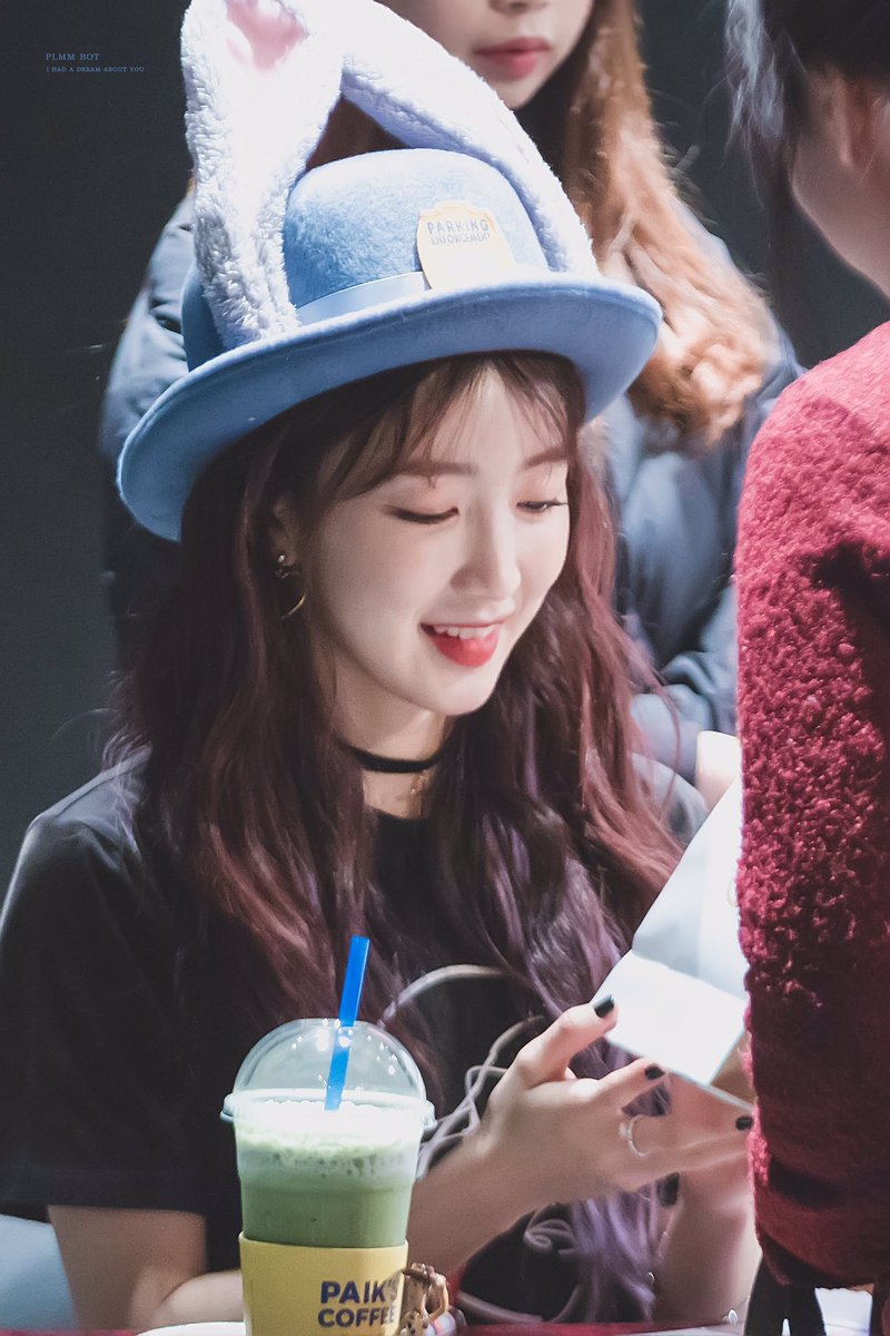 BotPlmm's tweet photo. 181124 분당 팬싸인회
🐰🥰
#하나 #HANA #구구단 #gugudan
@gu9udan https://t.co/iOftwU6fF6