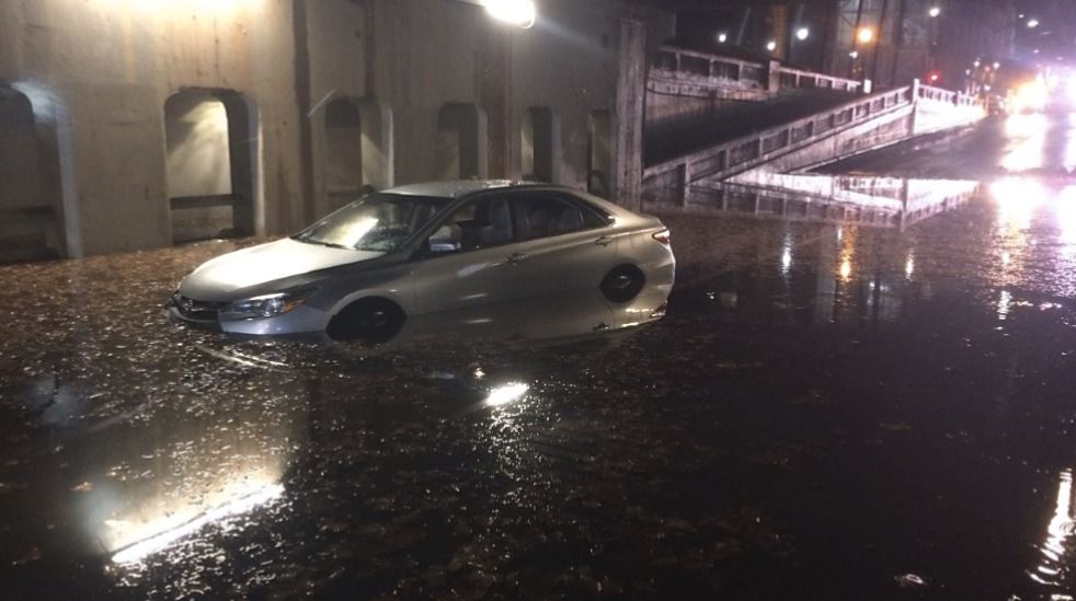 NBCDianaSJ's tweet image. Rain brought by the current storm has caused several Bay Area road and freeway closures. Right now in San Jose, both directions of The Alameda are shut down at Stockton Avenue due to flooding near the @SAP. nbcbay.com/ikHbbfh 
[[📸: @SJFD ]]