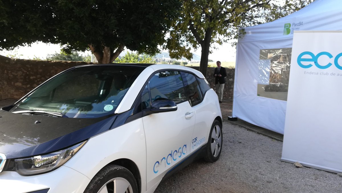 into_seminar's tweet image. Coffeebreak time #INTO2018  you can also visit the stands @eturistic see the @Endesa  #ecar auto recharging club  and @televes #iot services