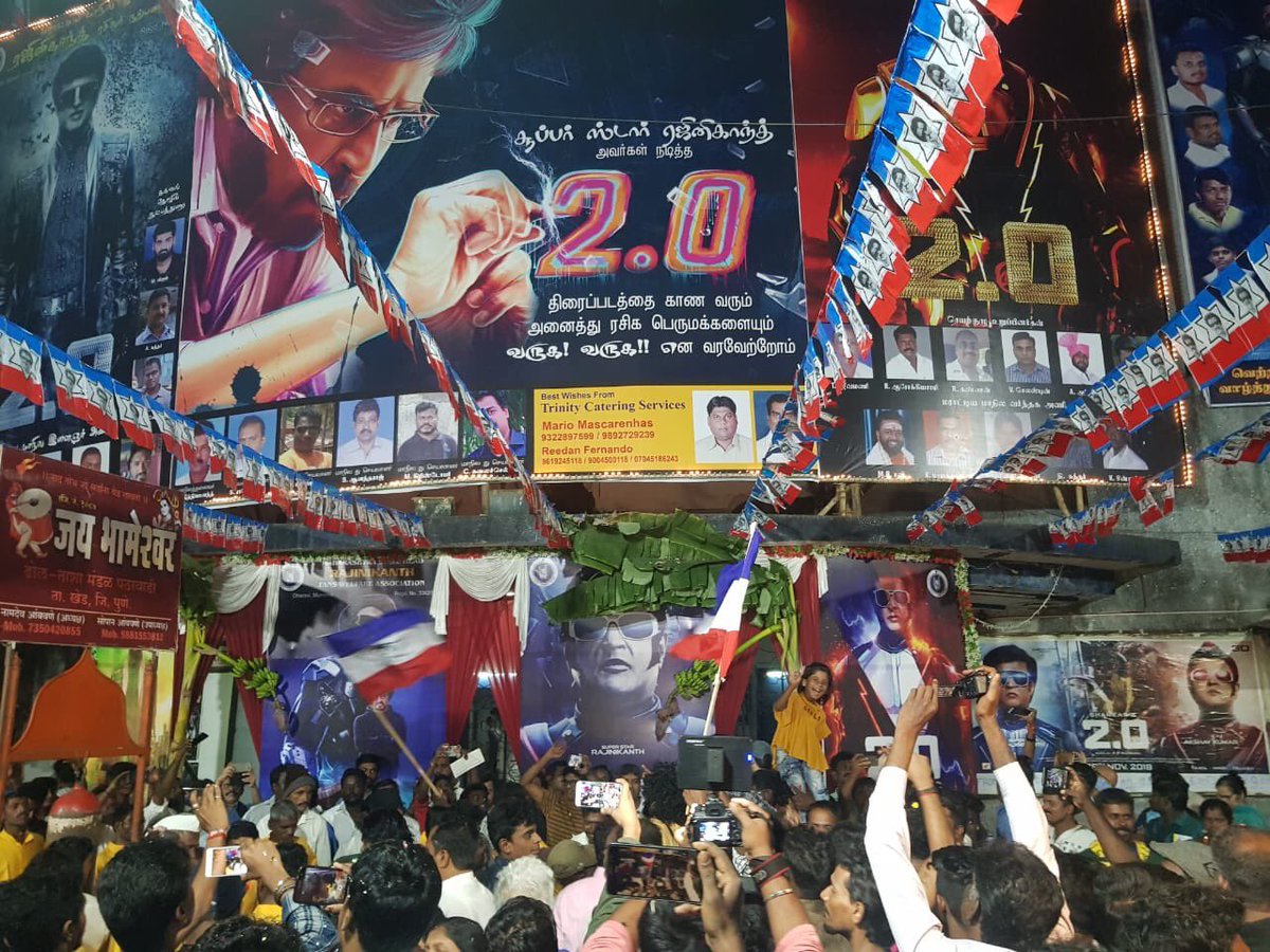 Khabar_Bar's tweet photo. #Rajinikanth movie releases today!

Snapshots from Aurora Talkies at #KingsCircle in #Mumbai and the madness continues...

#rajinifever #2point0 #2Point0Release https://t.co/r8izu0BROE